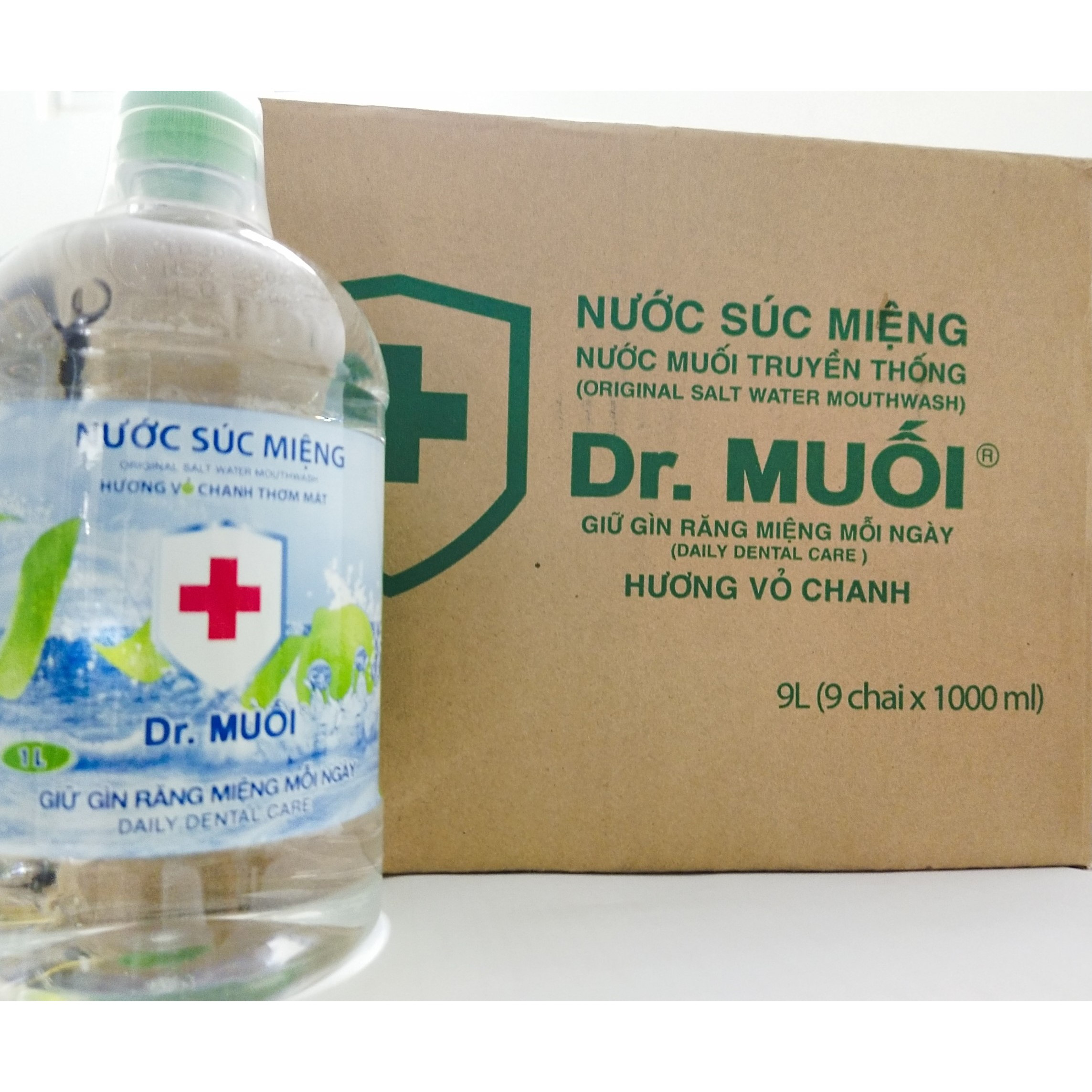 Thùng Nước Súc Miệng Dr. Muối Vị Chanh được làm từ 100% muối biển tự nhiên ( 9 CHAI 1 LÍT / Thùng)