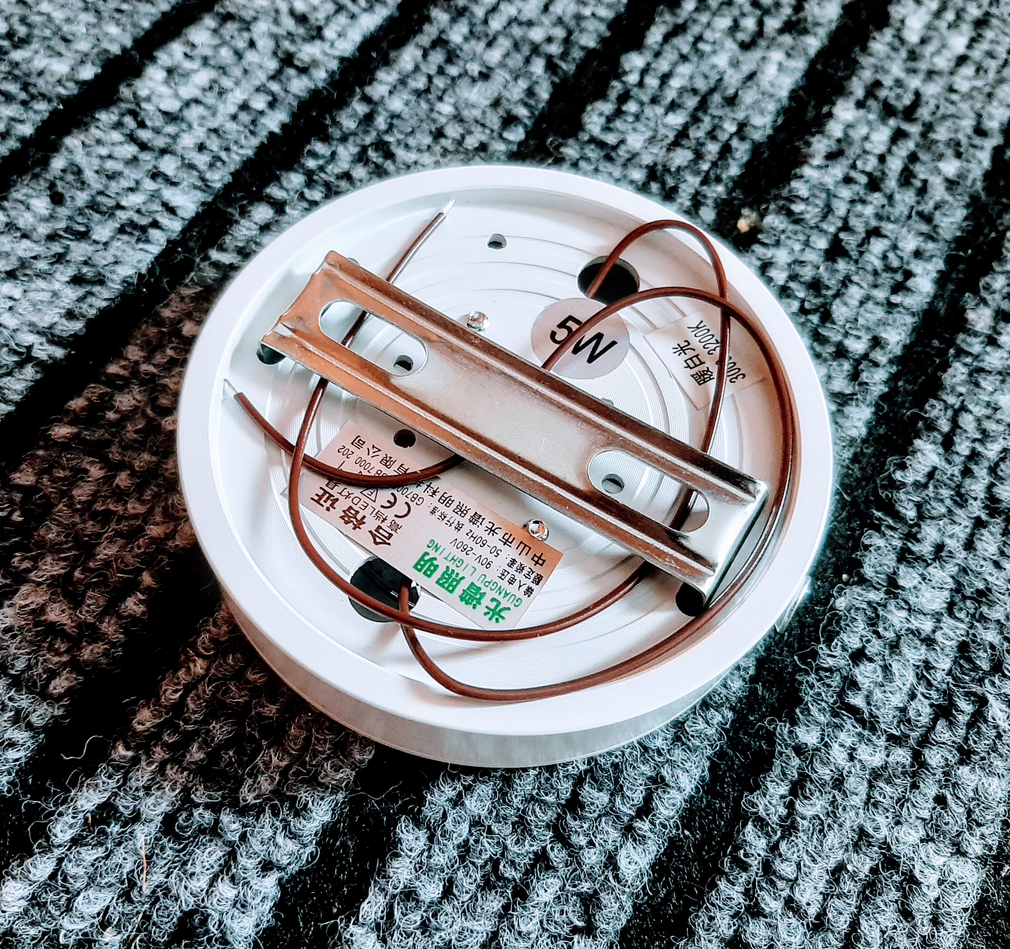 Đèn Led Ốp Nổi Trang Trí Tủ Rượu, Tủ Bếp, Kệ Trưng Bày, Tủ Quần Áo Công Suất 5W Vỏ Vàng