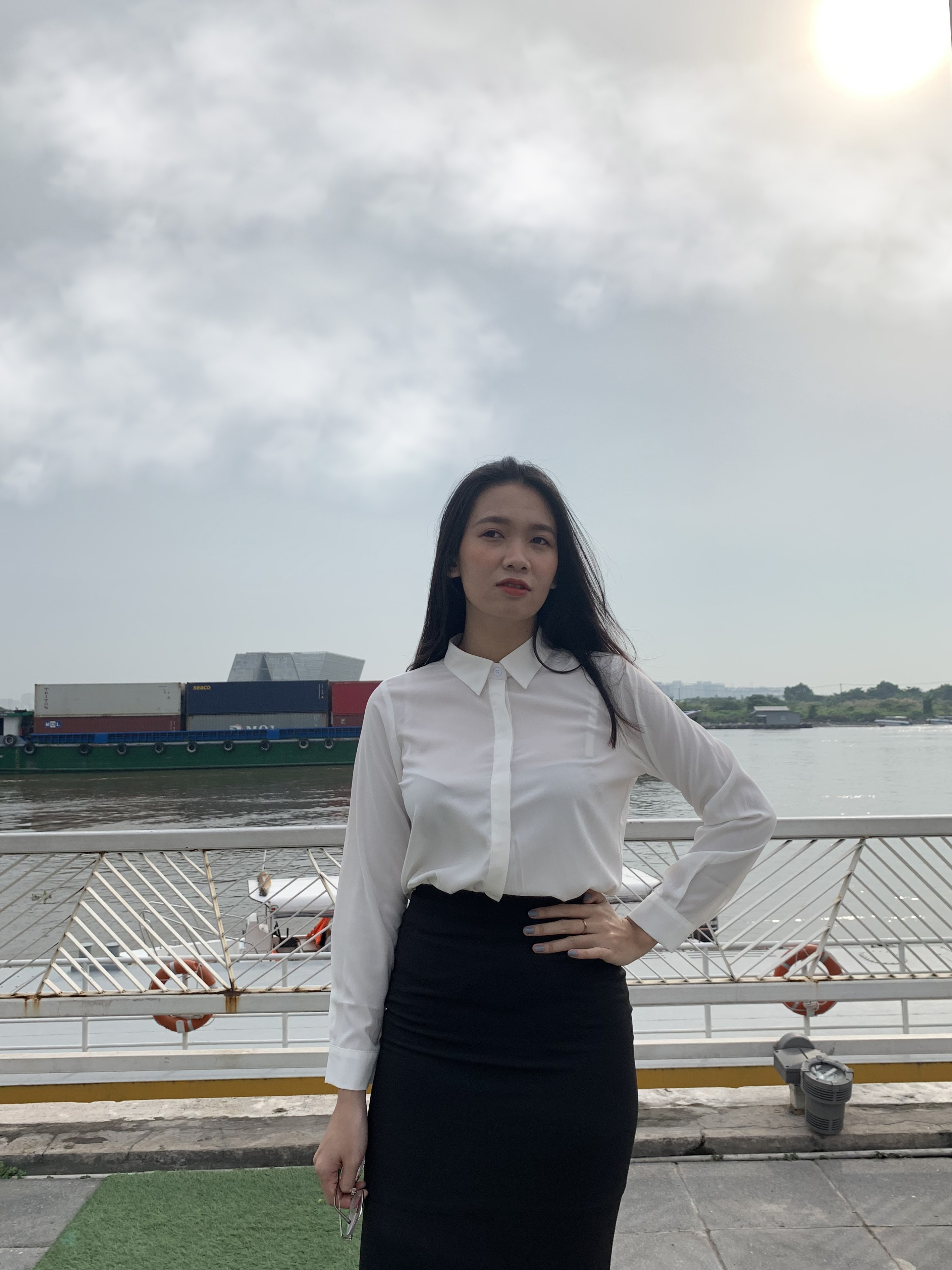 Chân Váy Bút Chì Thiết Kế Thời Trang Công Sở xẻ Sau - Đen - BL0022