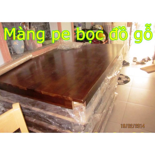 Màng chít PE tự dính bọc cuốn hàng hoá, vali, Pallet