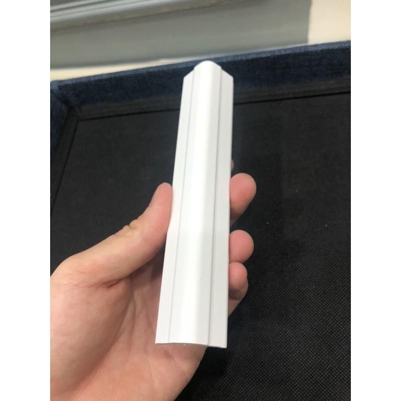 Phào chỉ nẹp V bo góc nhựa composite màu trắng bản 3cm hoàn thiện bề mặt