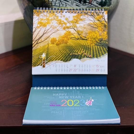 Lịch Để Bàn Lò Xo Cứng 2023 Lịch Để Bàn Chữ A 2023 - Mẫu Ngẫu Nhiên