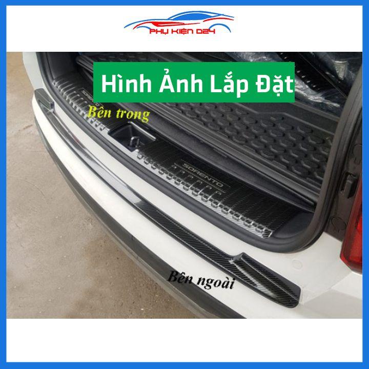 Ốp chống trầy cốp Sorento 2020-2021-2022 thép không gỉ vân cacbon chống trầy bảo vệ xe