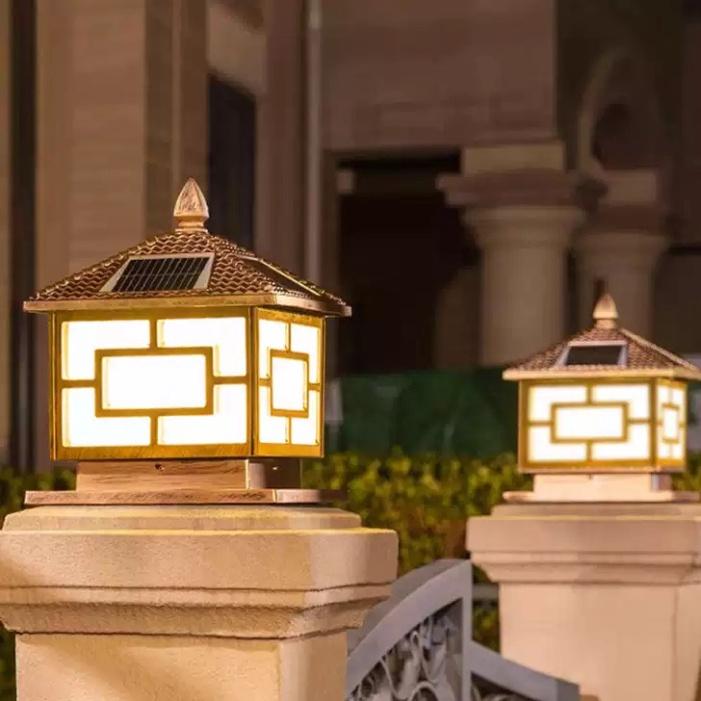 Đèn trụ cổng 4 mái tích điện hồng ngoại thời thượng COT018 - tặng thêm bóng led DT