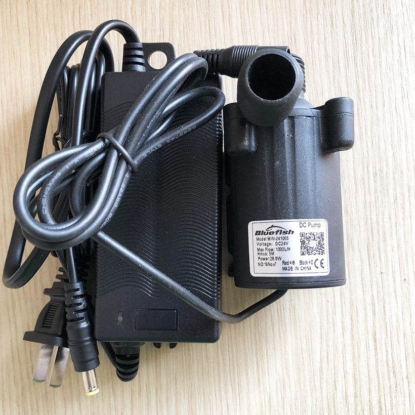 BƠM CHÌM HỒ CÁ BLUEFISH LOẠI NHỎ (24V DC) GIÁ THANH LÝ (1 bộ bao gồm 1 bơm chìm và 1 bộ AC chuyển đổi dòng điện) thích hợp sử dụng cho bể cá, hệ thống thuỷ canh, hồ thuỷ sinh nhỏ