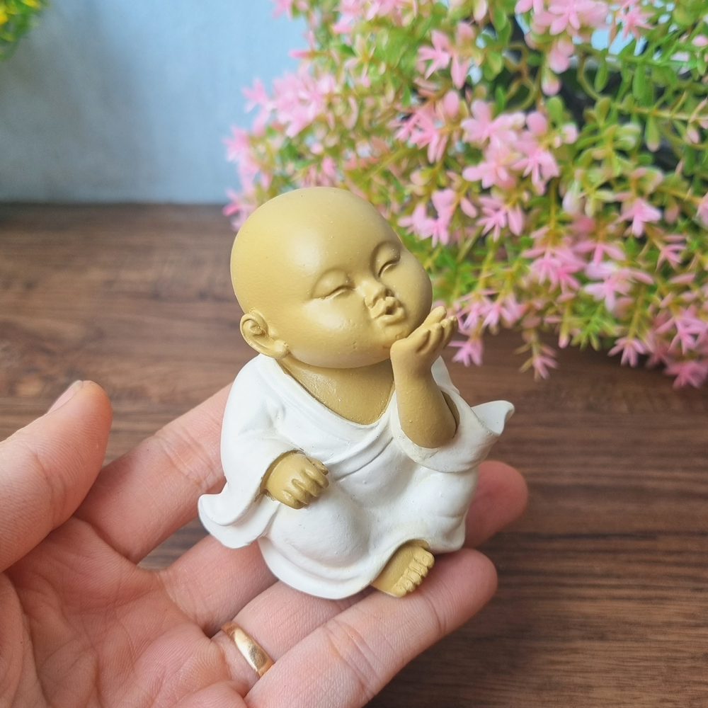 Bộ 02 chú tiểu Hồn Nhiên - Yêu Đời màu áo trắng giản dị - tặng kèm 10 xu vàng mini