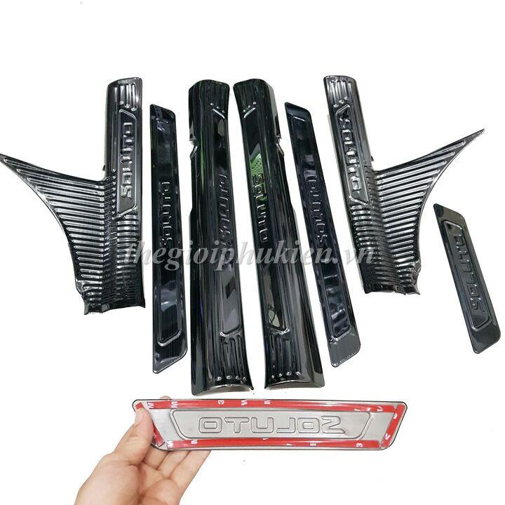 Bộ sản phẩm ỐP BẬC CỐP VÀ BẬC CỬA vân Titan xe Kia Soluto