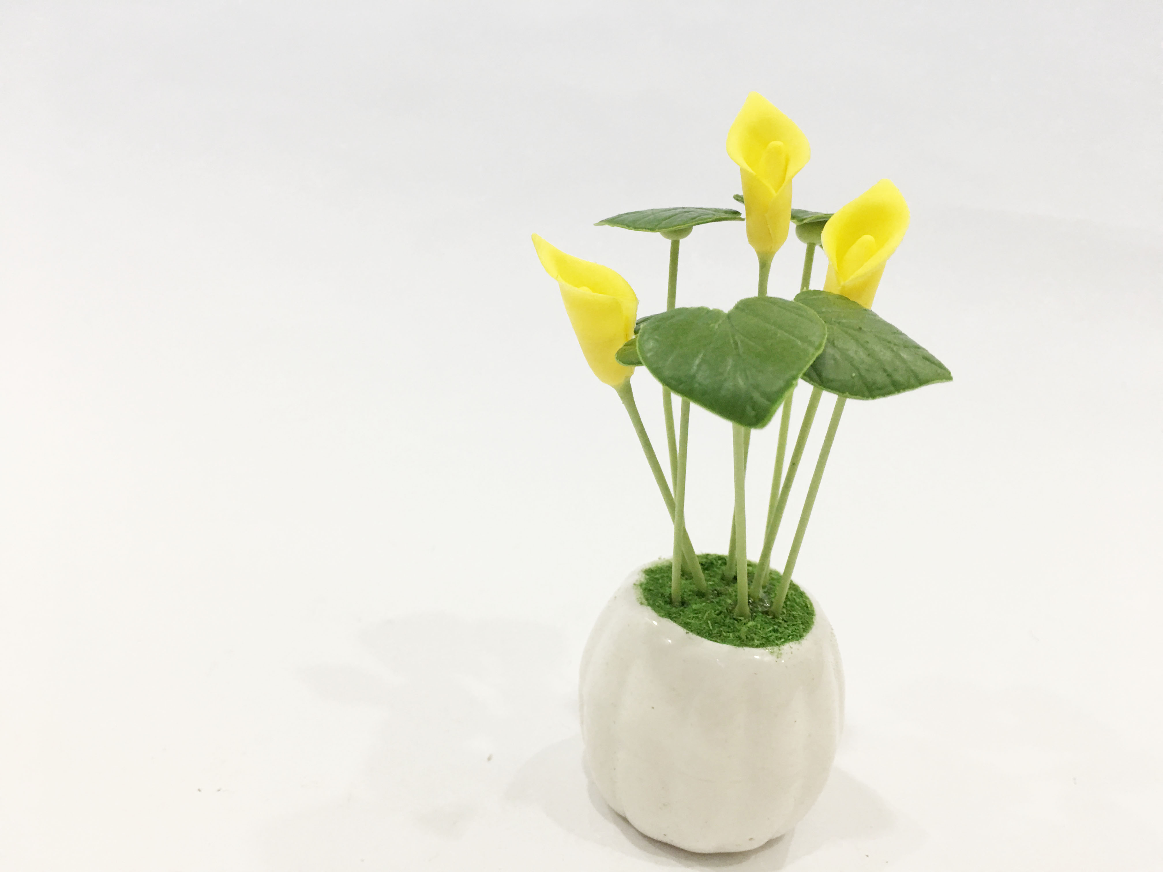 Chậu hoa đất sét mini - Cây hoa rum / hoa thủy vu / loa kèn Arum  - Quà tặng trang trí handmade