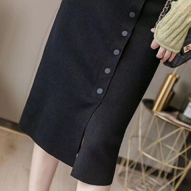 CHÂN VÁY LEN ĐÍNH KHUY DÀI ĐẸP