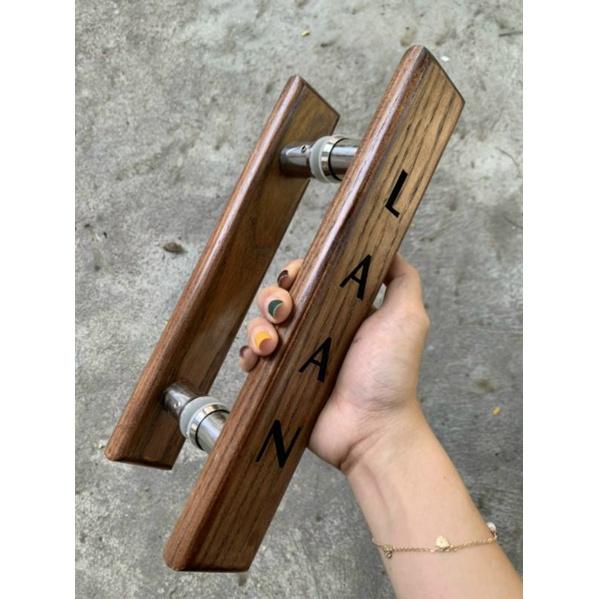 Tay nắm gỗ cửa kính cường lực