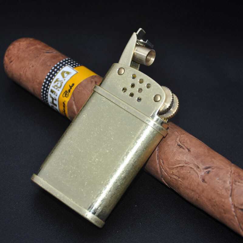 Vỏ Hột Quẹt Bật Lửa Xăng Đá Zorro Z562 Thiết Kế Mang Đậm Phong Cách Cô Điển Đan Xen Hiện Đại Thiết Kế Độc Lạ Tinh Tế Dùng Xăng Bấc Đá Cao Cấp