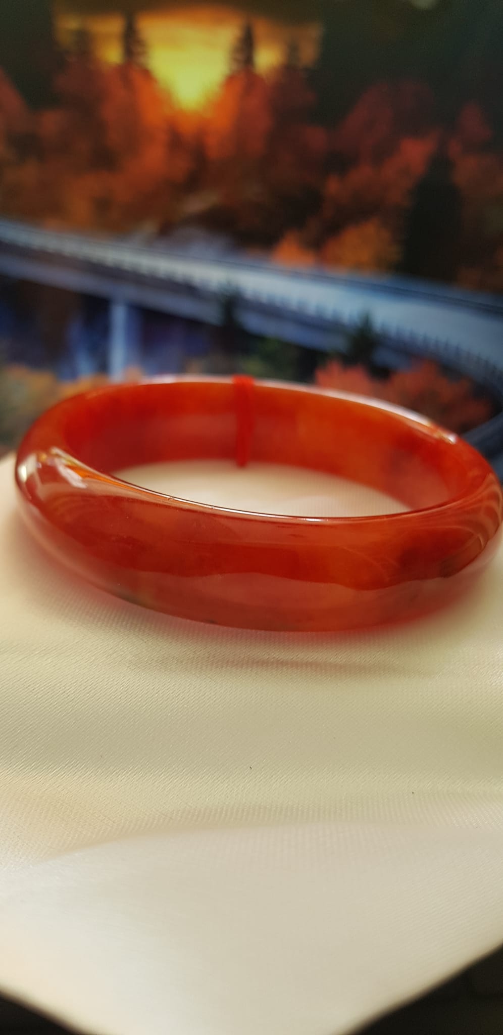 Vòng tay phong thuỷ Đá Cẩm Thạch mới Bản Hẹ Đỏ 58mm x cao 15mm x dầy 7mm Vòng màu đỏ cam tươi bóng đẹp chuẩn hợp nữ mệnh hỏa mệnh thổ Nữ nặng 56kg - 66kg đeo đẹp ạ