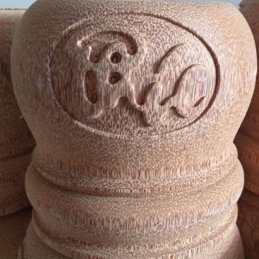 Bình Trà Gỗ Dừa Chạm Thủ Công Tam Đa "Phúc Lộc Thọ" Và Bình Trà 700 - 1200ml - Sản Phẩm Được Sản Xuất Tại Bến Tre