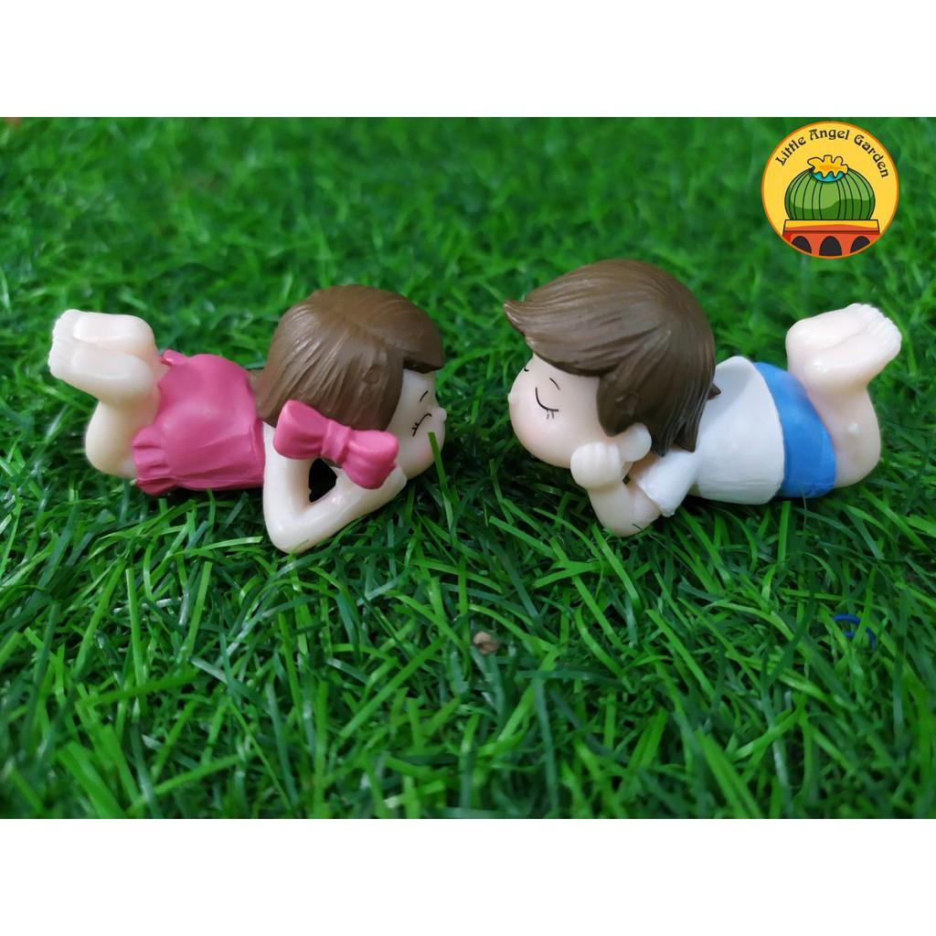 Cặp đôi nằm| Phụ kiện trang trí tiểu cảnh cặp đôi | Gồm Bé trai, bé gái đang nằm