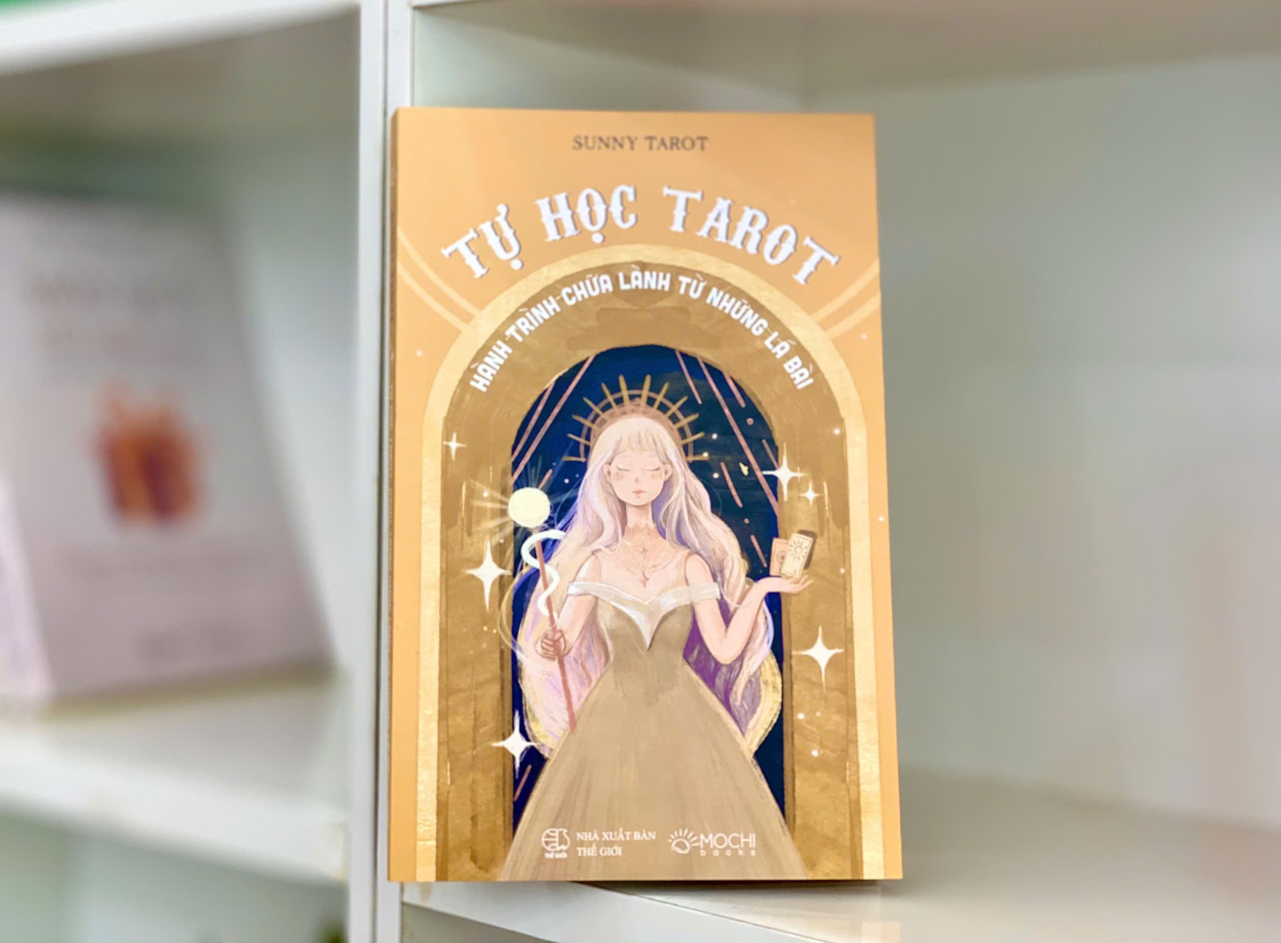 Sách - Tự học Tarot: Hành trình chữa lành từ những lá bài