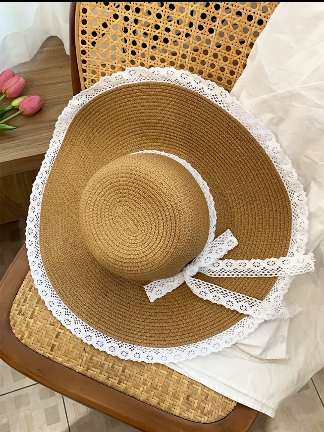 Nón mũ nữ rộng vành đi biển viền ren mẫu mới đẹp chất liệu cói chống nắng thoáng mát Chất liệu cói Kiểu dáng thời trang chống nắng đi biển dạo phố du lịch là sản phẩm hoàn hảo cho những ai yêu thích phong cách thời trang Hàn Quốc.  Dona240701