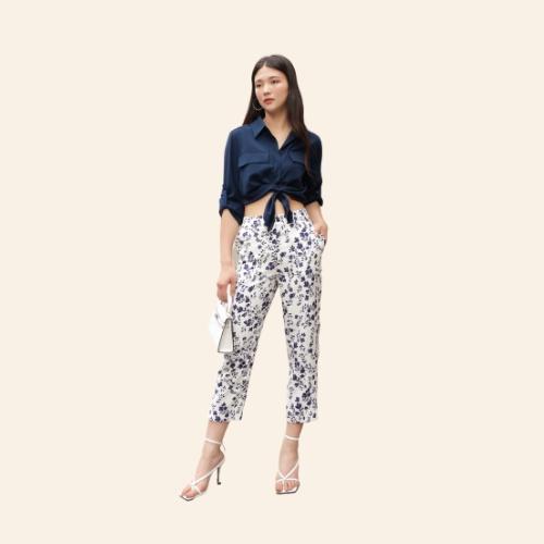 Quần capri ống nhỏ, lửng, dáng ôm, hoạ tiết hoa, chất liệu crepe hàn, nhẹ, thoáng CLARA MARE TRS4003