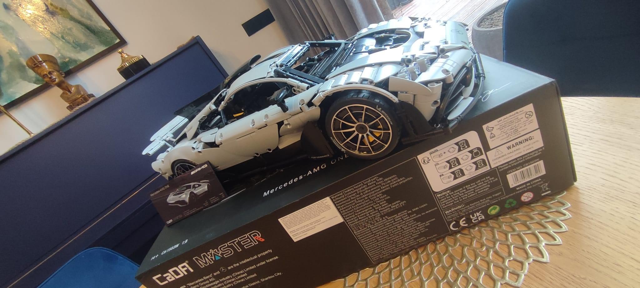 Đồ Chơi Lắp Ráp  điều khiển từ xa Siêu Xe Mercedes-AMG – CADA C61503W tỷ lệ 1:8 full RC có động cơ và tay điều khiển