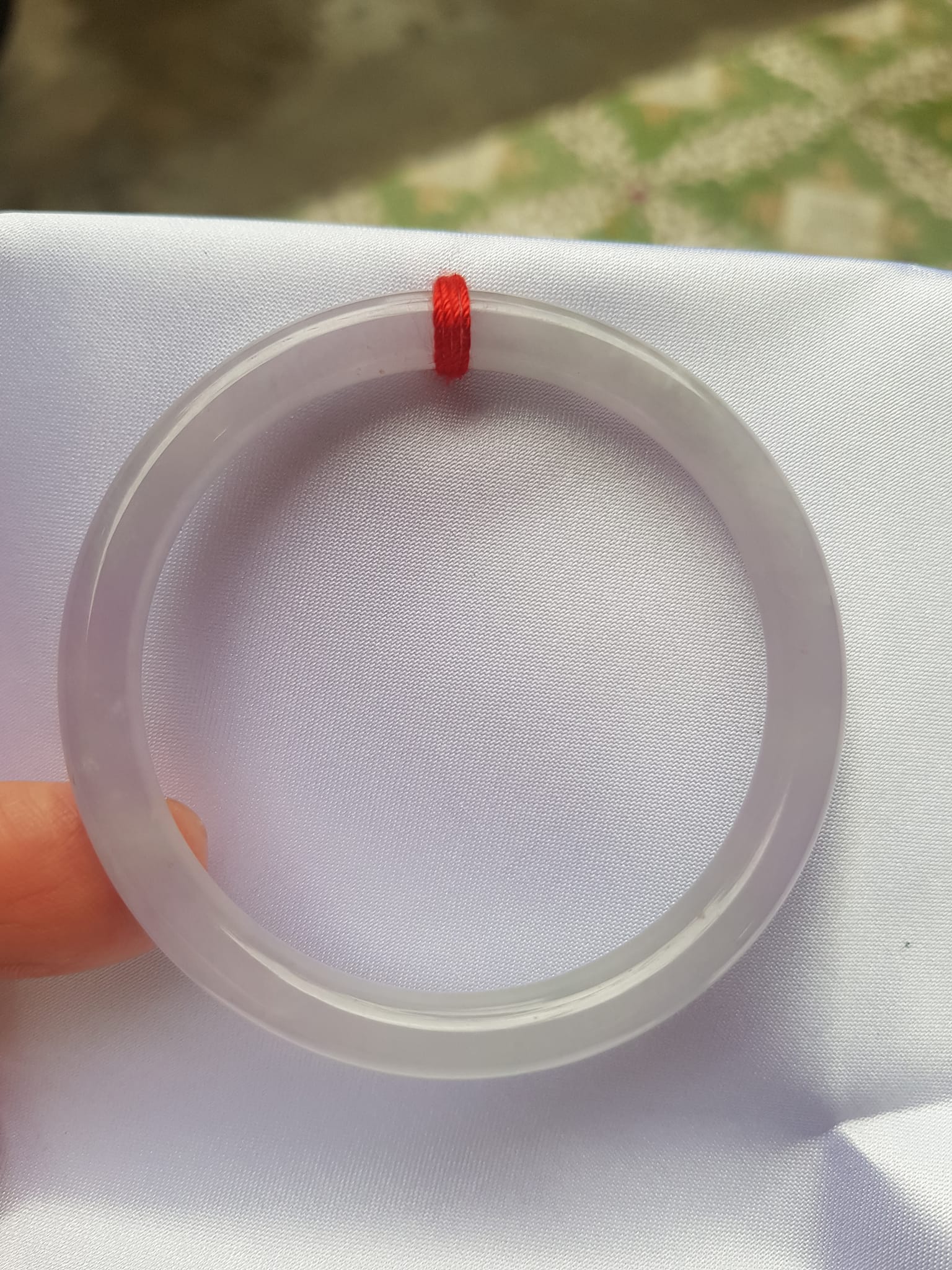 Vòng cẩm thạch Trắng Tím A 48mm x cọng mỏng nhỏ 6mm Màu trắng tím nhẹ 2 bên Nữ mệnh kim thủy tay nhỏ 35kg - 48kg đeo ạ