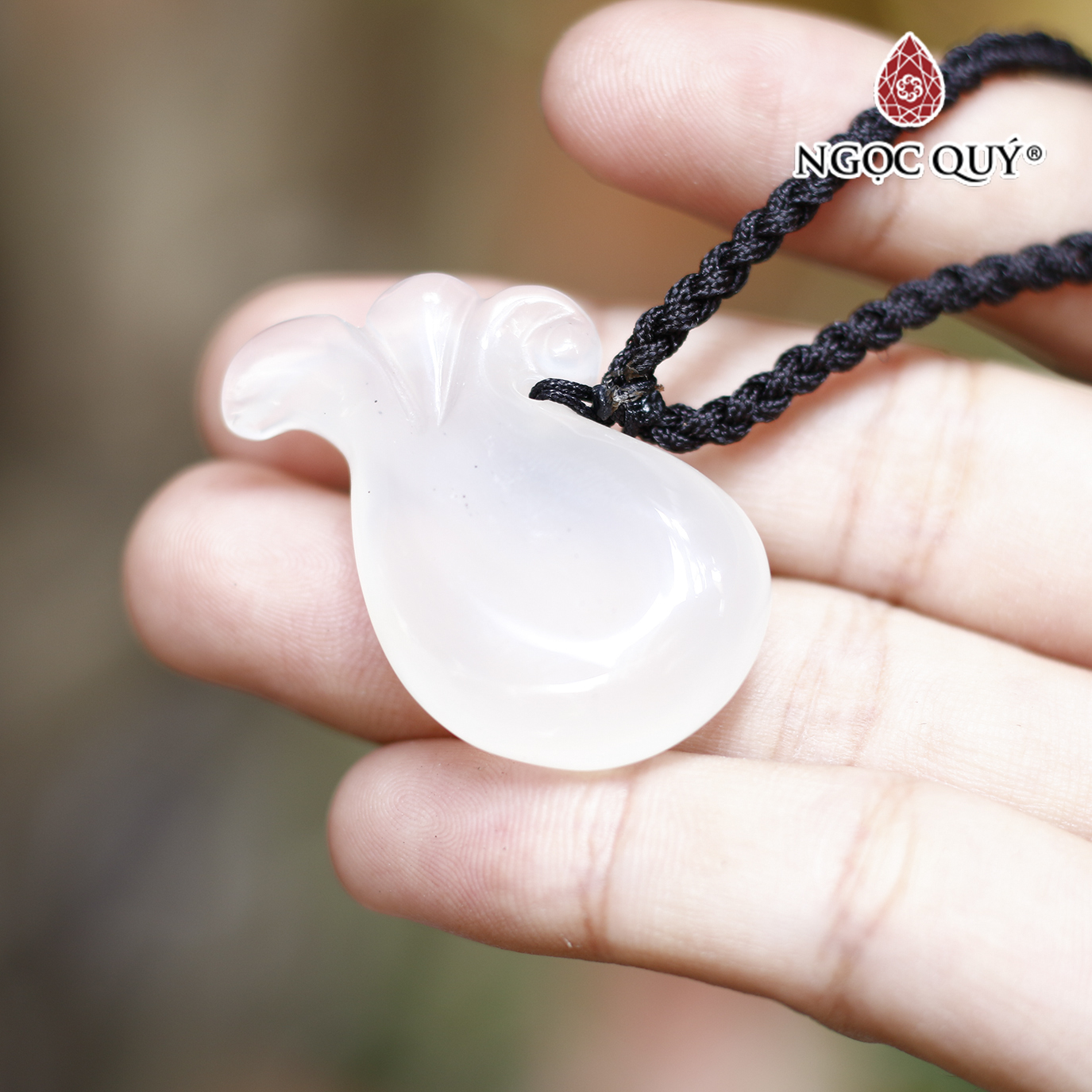 Mặt dây chuyền túi tiền đá mã não trắng mệnh thủy, kim - Ngọc Quý Gemstones