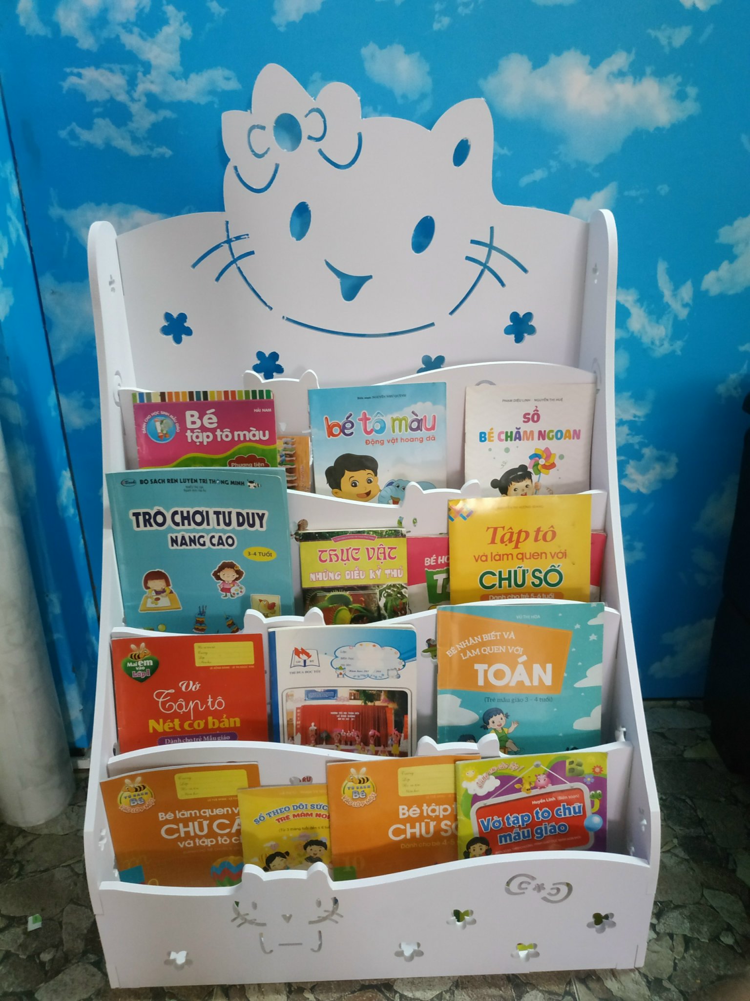 Kệ sách Kitty