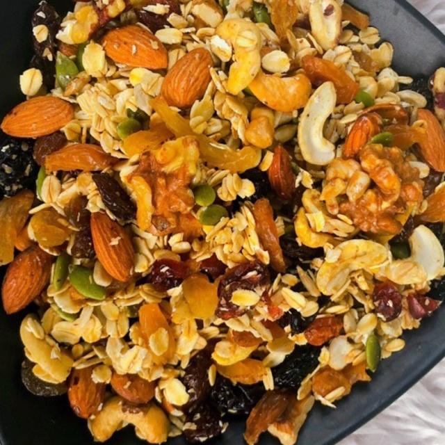 500GR GRANOLA - NGŨ CỐC ĂN KIÊNG 70% HẠT 30% YẾN MẠCH(có mật ong)