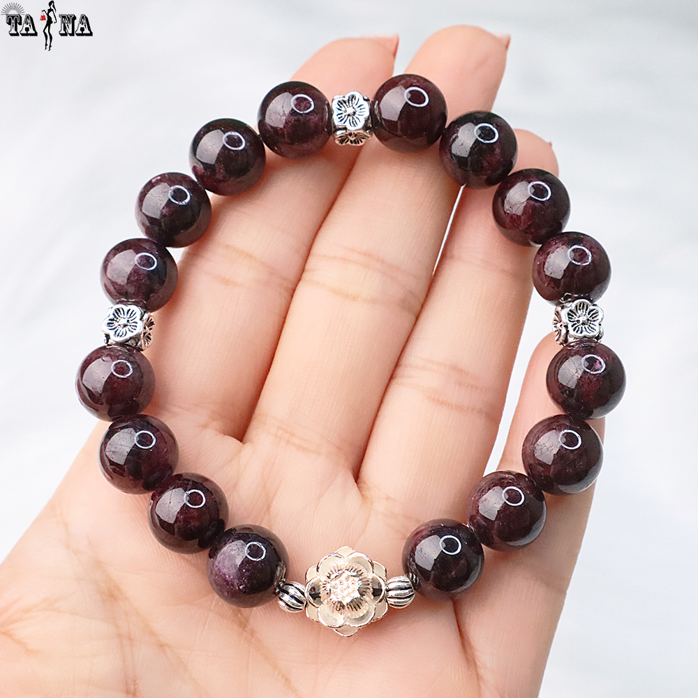Vòng tay ngọc hồng lựu 10mm mix charm bạc 925 cao cấp