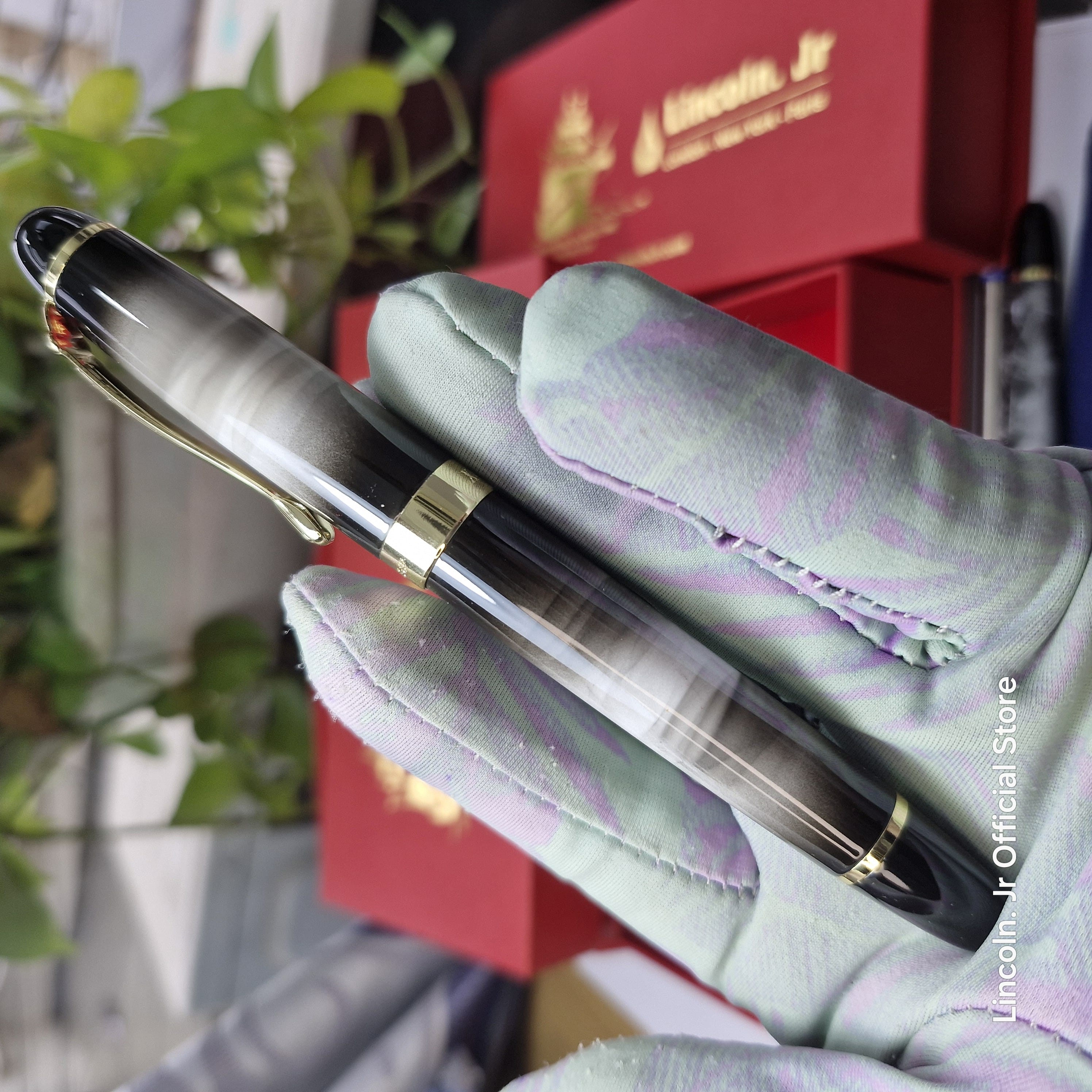 Bút ký Lincoln. Jr - Jinhao cao cấp, hoa văn nghệ thuật, mực đều ở mọi góc nghiêng
