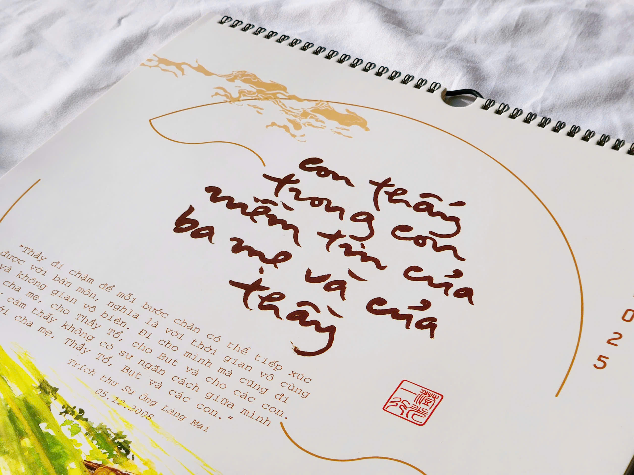 (Lịch 2025) Lịch Treo Tường - Thư Pháp Làng Mai – Chủ đề: Ý thức em mặt trời tỏ rạng – Thái Hà Books