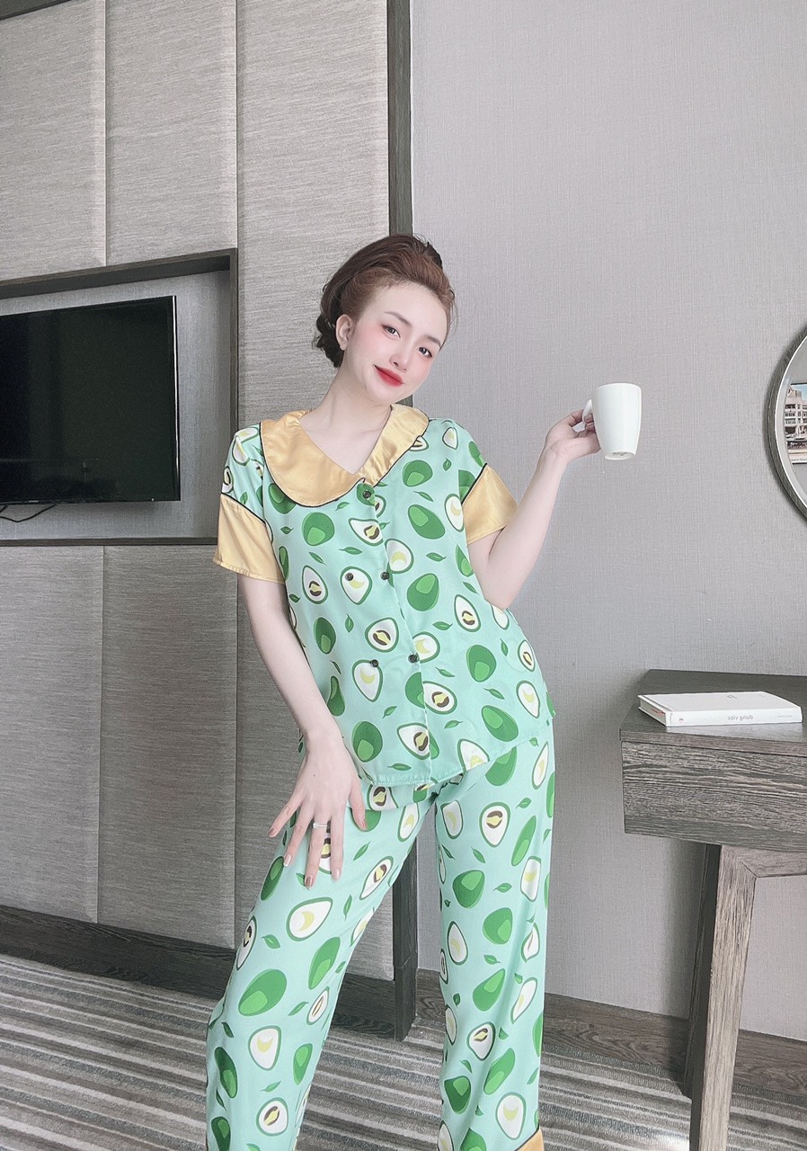 Bộ pijama cộc tay quần dài chất liệu lụa mango, bộ đồ ngủ nữ pyjama họa tiết xanh bơ CCC23