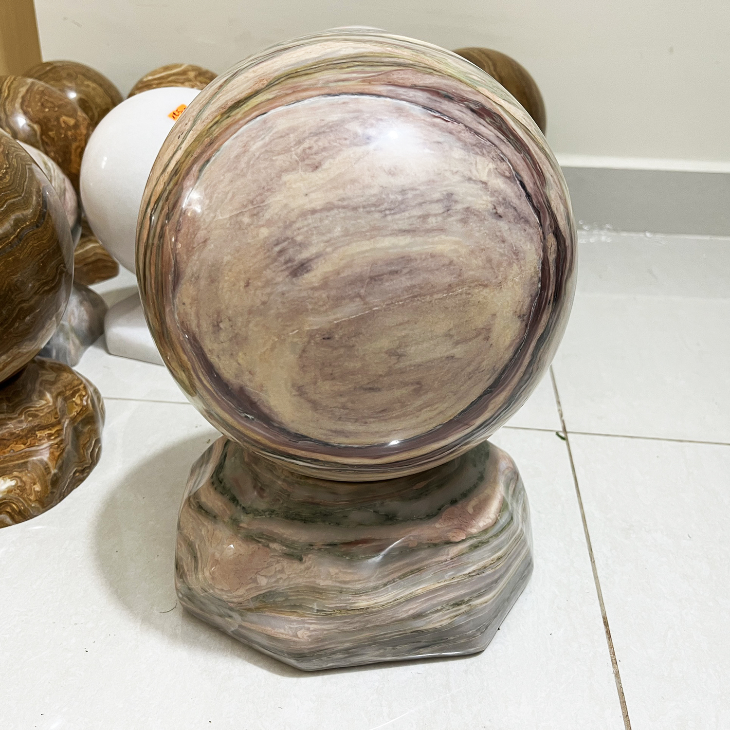 Cầu bi đá tự nhiên phong thủy đường kính 23 cm, nặng 22 kg đa sắc không kén mệnh