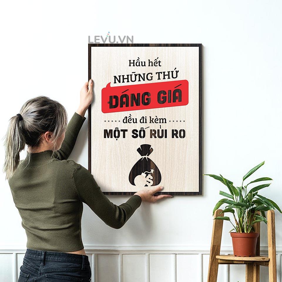Tranh slogan cổ động LEVU LV124 "Hầu hết những thứ đáng giá đều đi kèm một số rủi ro"