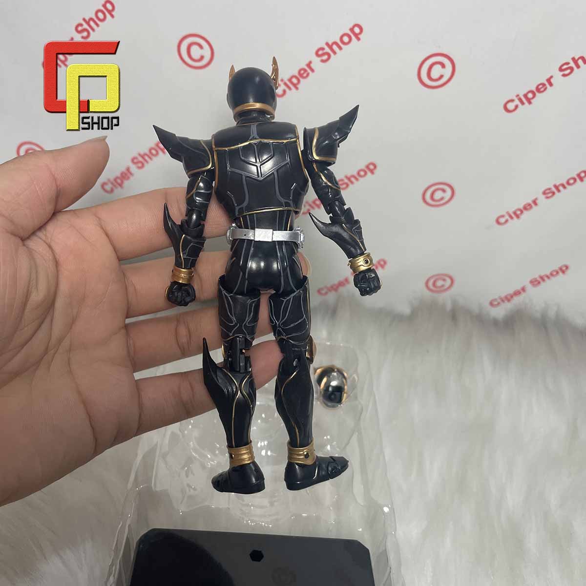 Mô hình Kamen Rider Kuuga Ultimate Form - Mô hình Kuuga Ultimate SHF