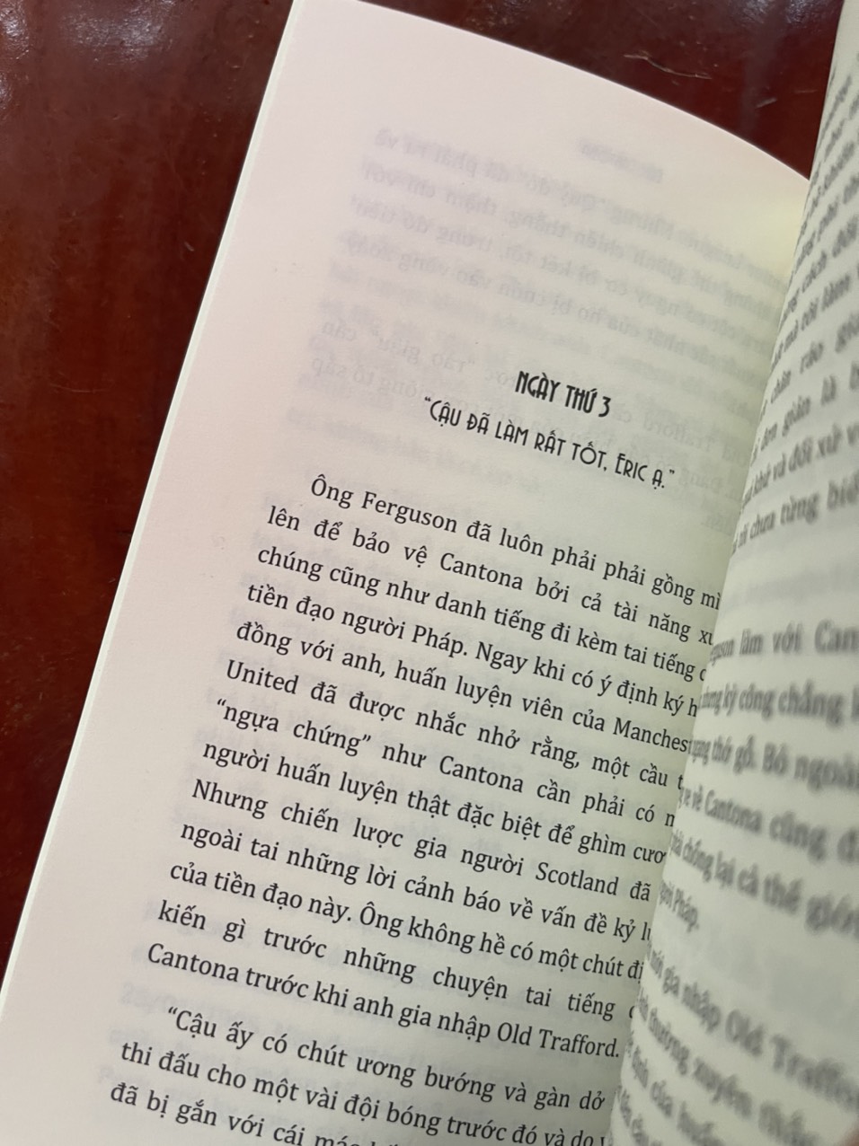 TỪ CÚ KUNG-FU CỦA "KING" ERIC CANTONA ĐẾN SỰ HÌNH THÀNH KỶ NGUYÊN MANCHESTER UNITED – Daniel Storey - Nguyễn Đức Huy - THBooks – NXB Hà Nội (Bìa mềm)