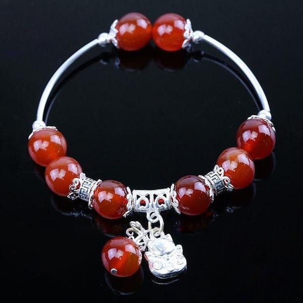 Vòng tay phong thủy đá Mã Não đỏ 10 ly mix Charm Bạc Mèo May Mắn