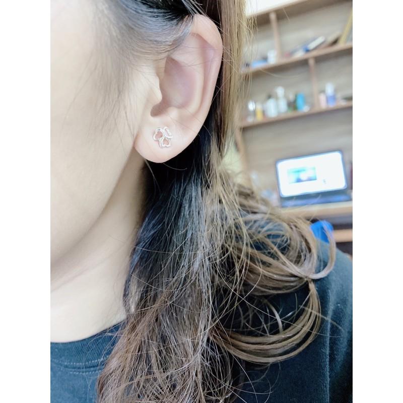 Khuyên tai bạc đơn giản, cá tính, độc đáo.