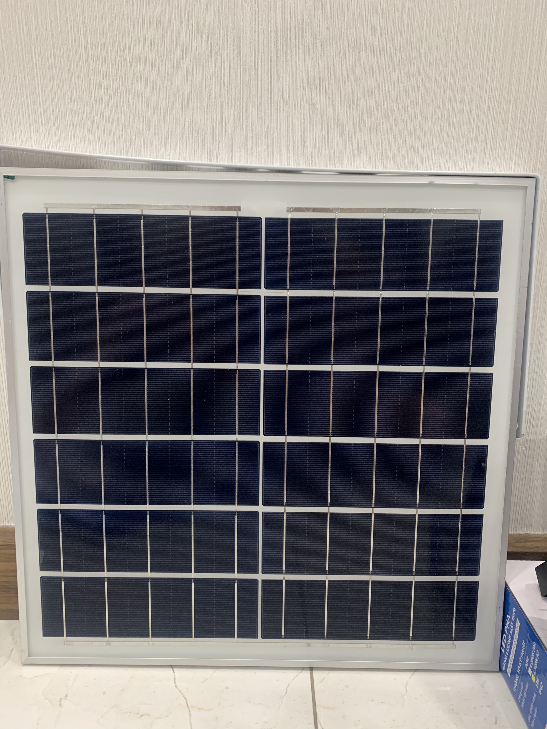 Đèn LED năng lượng mặt trời