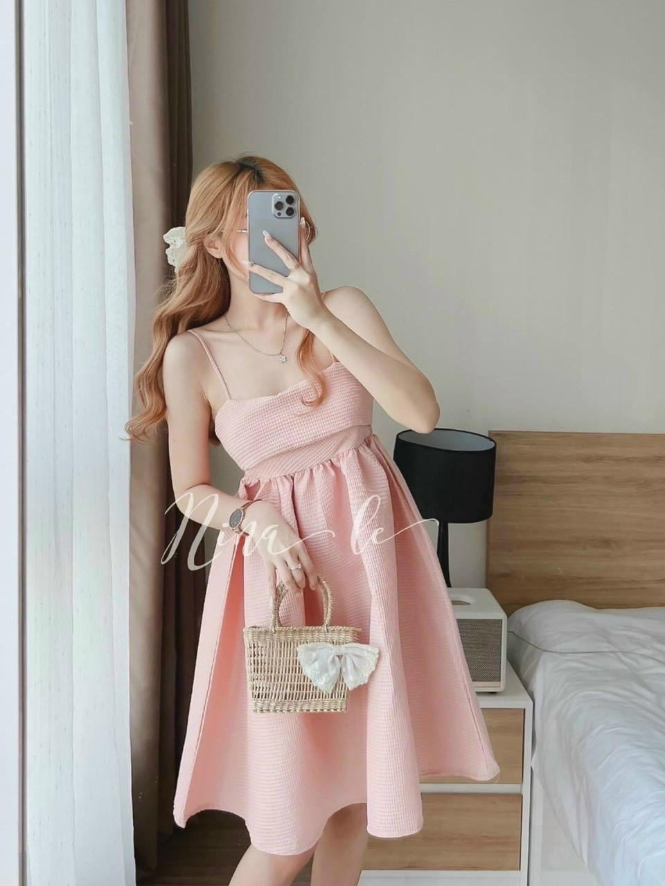 ĐẦM XÒE CỘT NƠ SAU CÓ MÚT