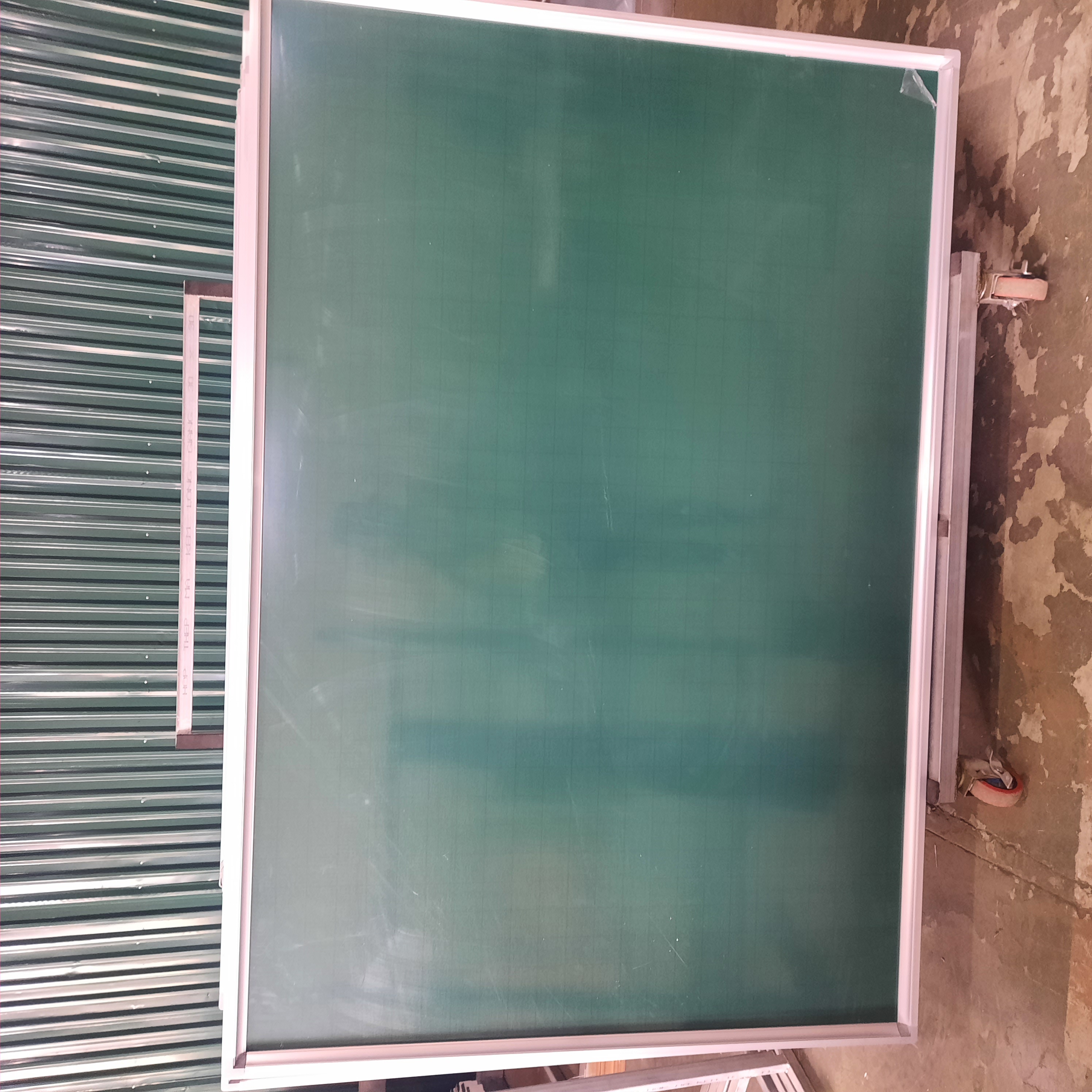Bảng từ xanh viết phấn, KT: 40x60cm