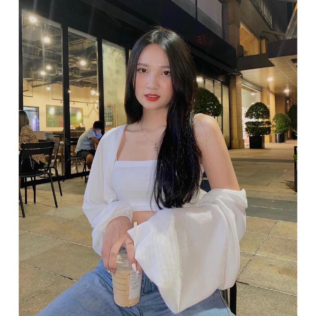 Set khoác trắng và áo croptop 2 dây