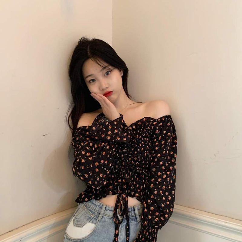 Áo trễ vai tay dài bo thun họa tiết hoa