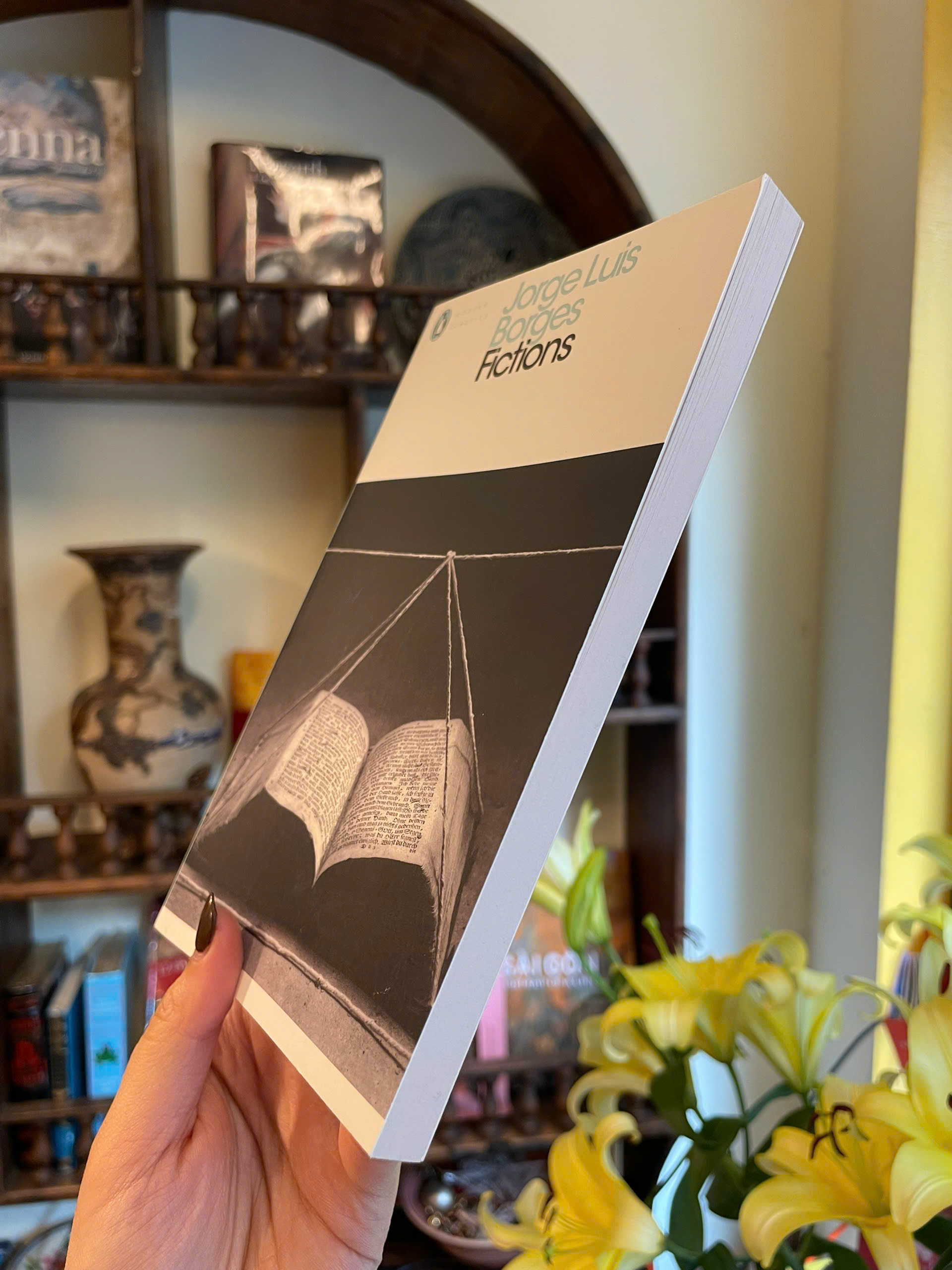 Sách - Fictions by Jorge Luis Borges | Short Stories / Classics / Ngoại văn Kinh điển Nhập khẩu