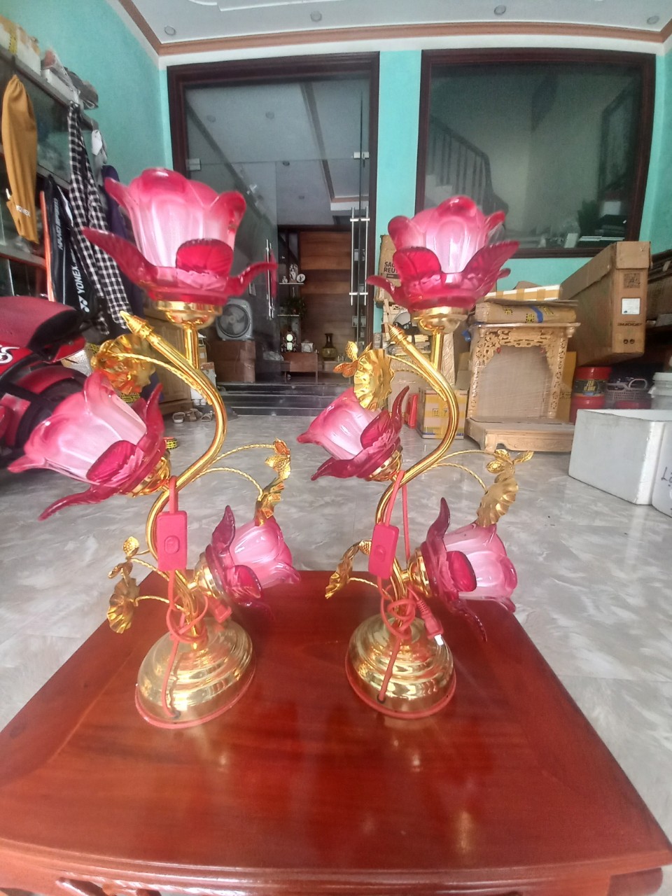 Đôi đèn thờ thủy tinh 3 bông hoa muống hàng loại 1 bóng đèn Led tiết kiệm điện năng