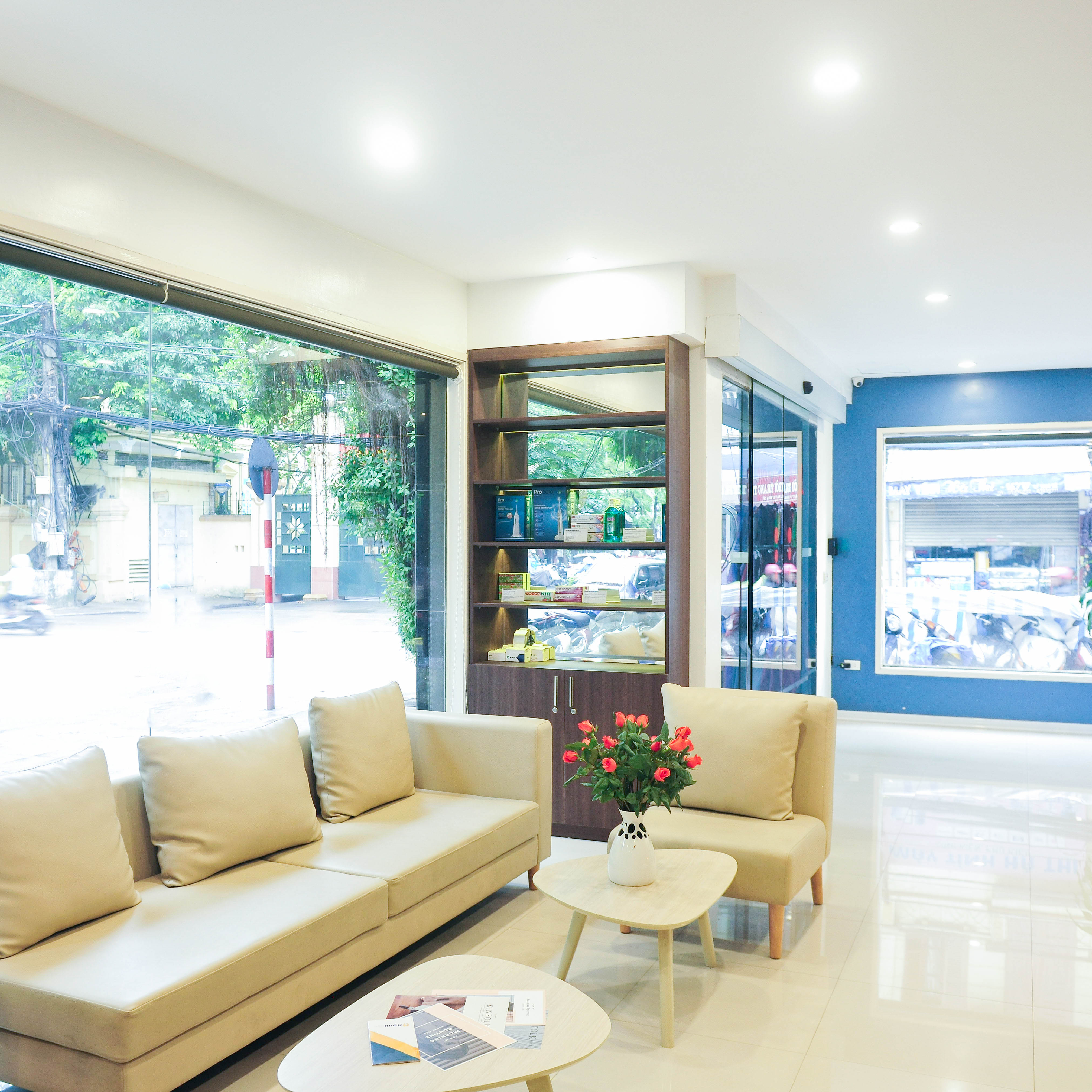 Combo Lấy Cao Răng + Điều Trị Viêm Lợi + Tẩy Trắng Răng Với Công Nghệ Zoom 2 White Speed tại Navii Dental Care