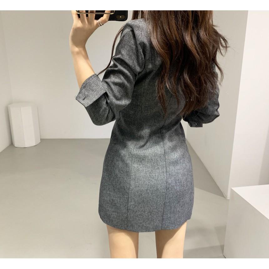 Đầm vest nữ được thiết kế kiểu đầm vest sang trọng - thanh lịch với form đầm chuẩn có thể dùng để khoác