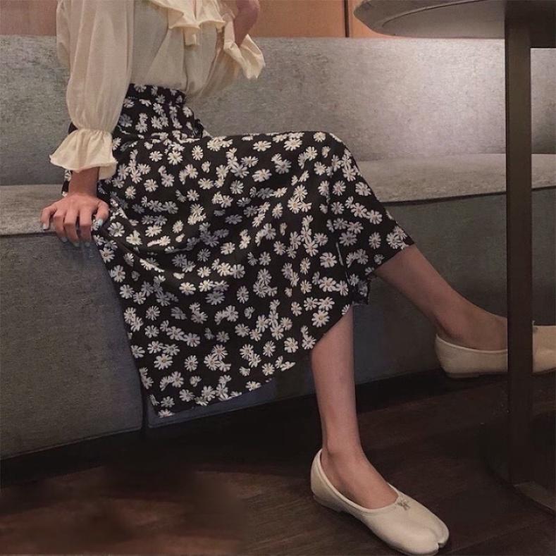 Chân váy dài midi hoa nhí siêu hot chất đẹp mầu trắng đen deal tốt
