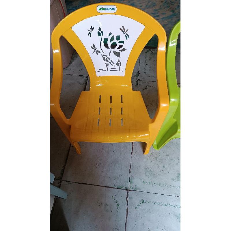 Ghế bành win màu vàng và lá
