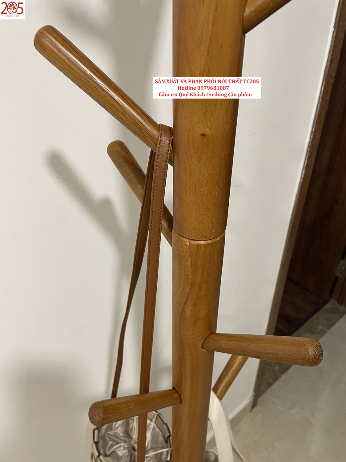 CÂY TREO QUẦN ÁO HÀN QUỐC GỖ LẮP RÁP- STANDING HANGER MÀU HẠT DẺ - TC205 - gỗ cao su - thân vuông, đế vuông