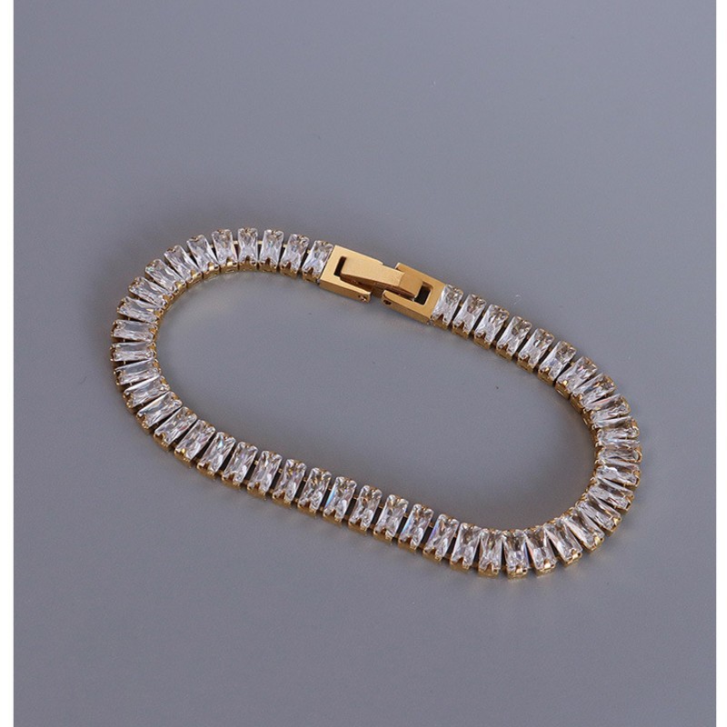 Lắc Tay Nữ Đính Đá Zircon Sang Trọng Titan Ko Han Rỉ TT 3719