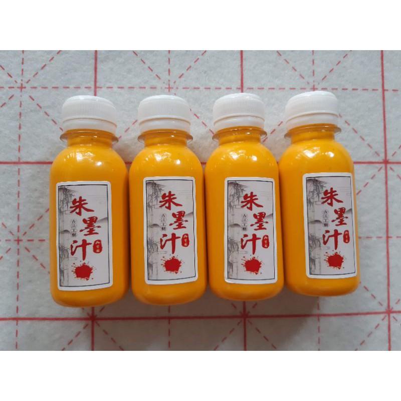 Mực vàng viết thư pháp